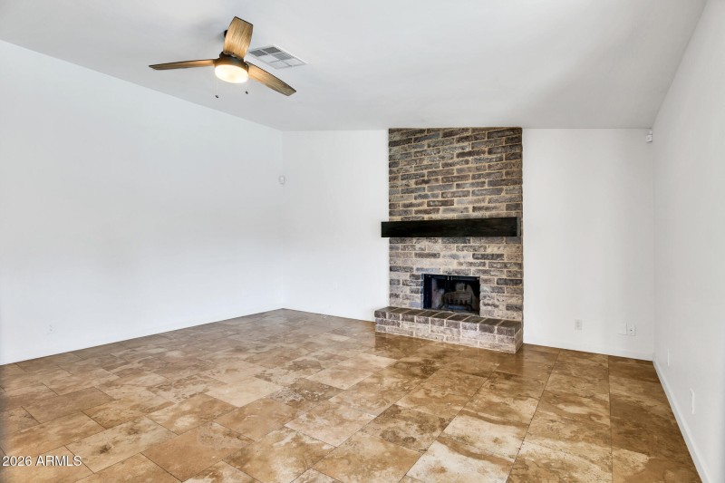 10645 E Mercer Ln-7