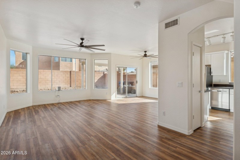 6-web-or-mls-4034-e-chambers-st