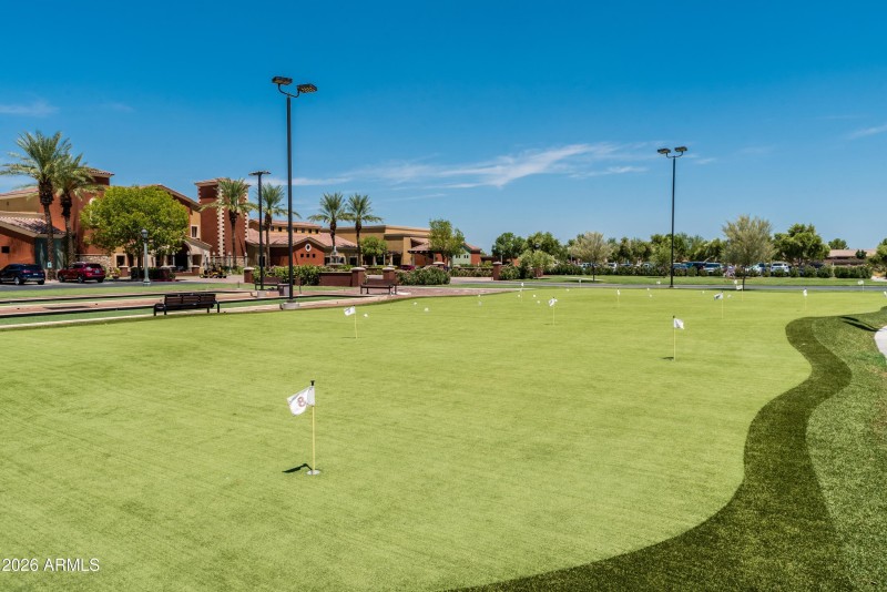 9-Hole Putting greens