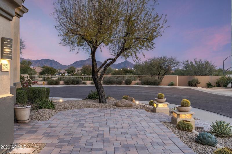 Mountain views-Front patio