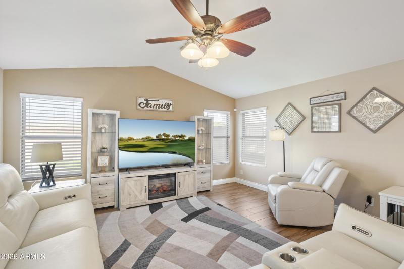 INVITING FAMILY ROOM