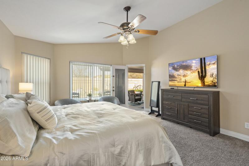 LARGE PRIMARY BEDROOM RETREAT