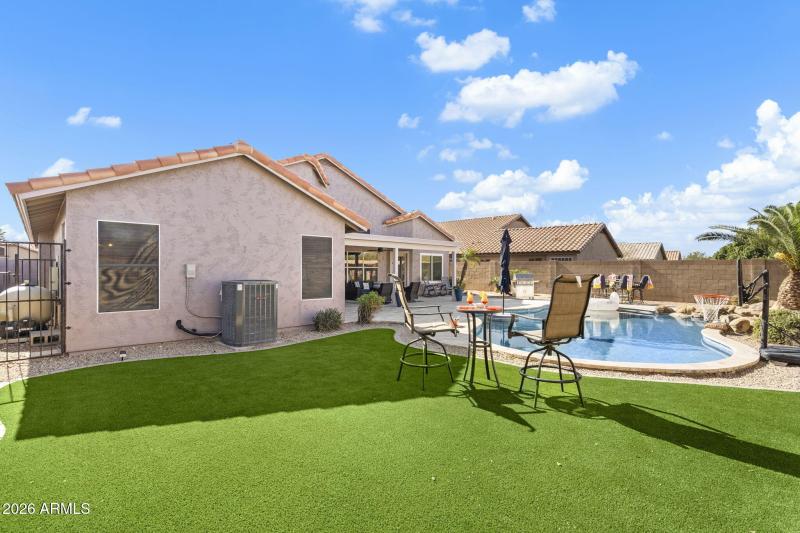 LARGE YARD & LOW MAINTENANCE LANDSCAPING