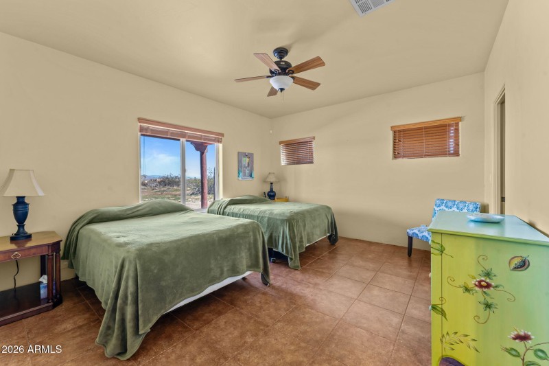 Primary BD w/ Walk in closet