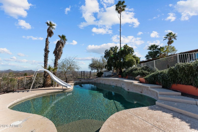 Deep diving pool