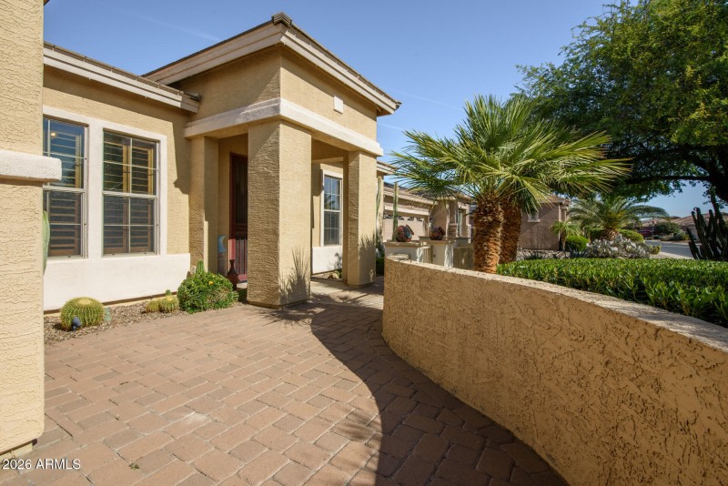 Large front couryard