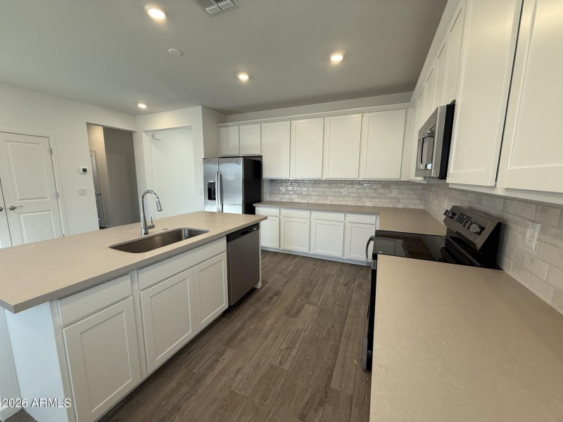 140 Kitchen3
