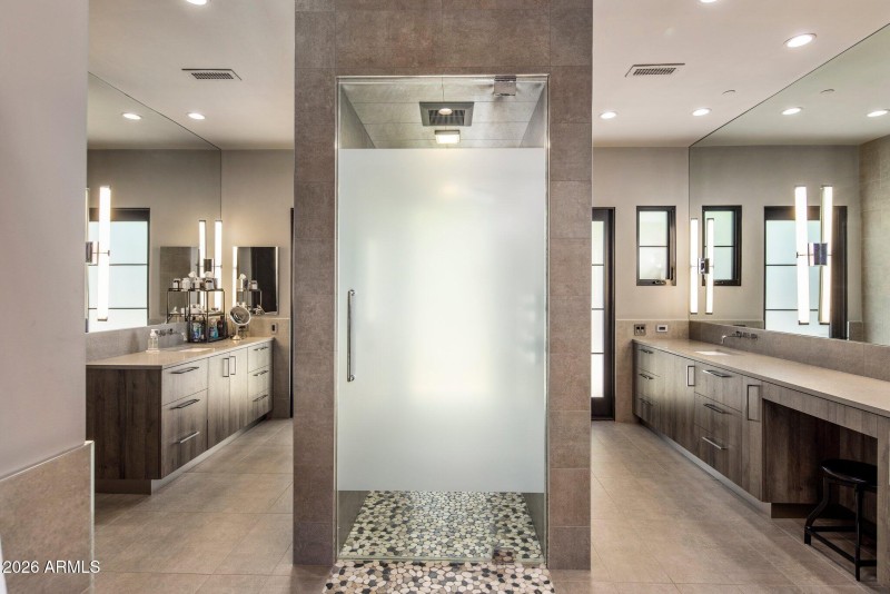 039_Owners Shower