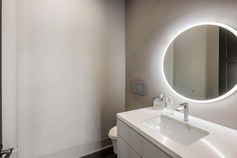 044_Powder Room