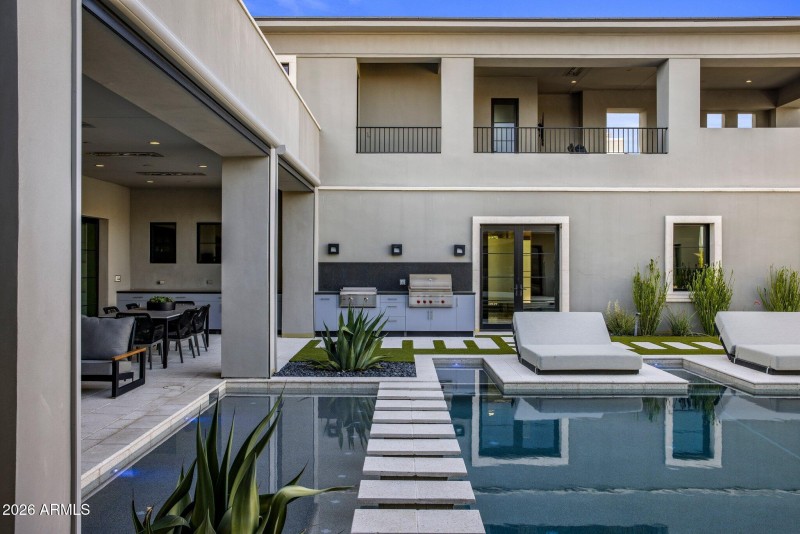 061_Pool Views
