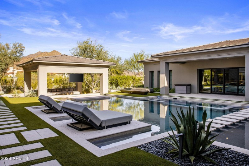 062_Pool Views