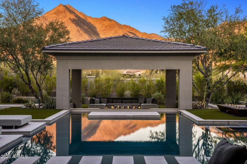 068_Pool Views