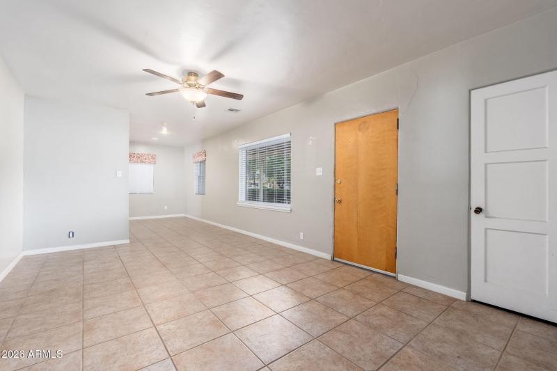 2320 E Fairmount Ave - 05