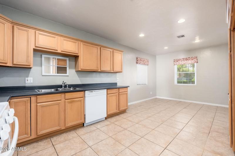 2320 E Fairmount Ave - 10