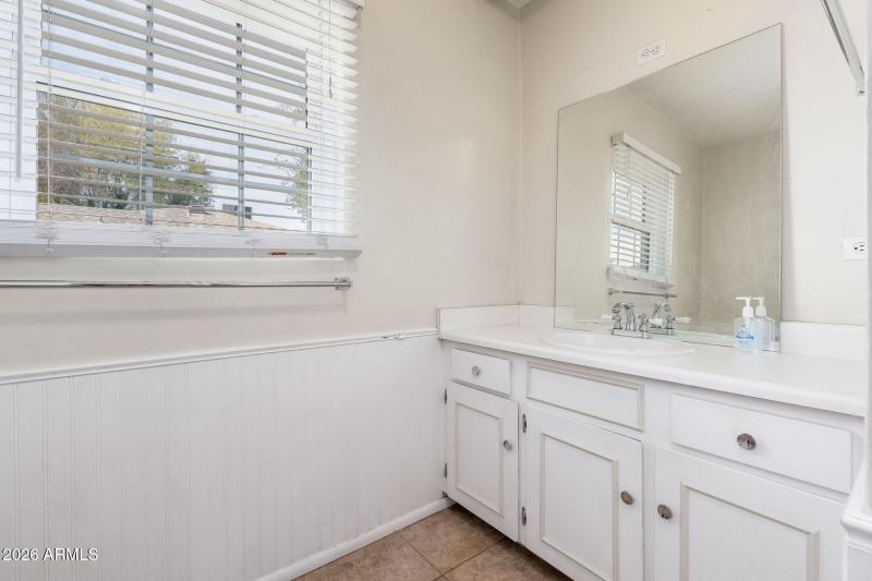 2320 E Fairmount Ave - 21