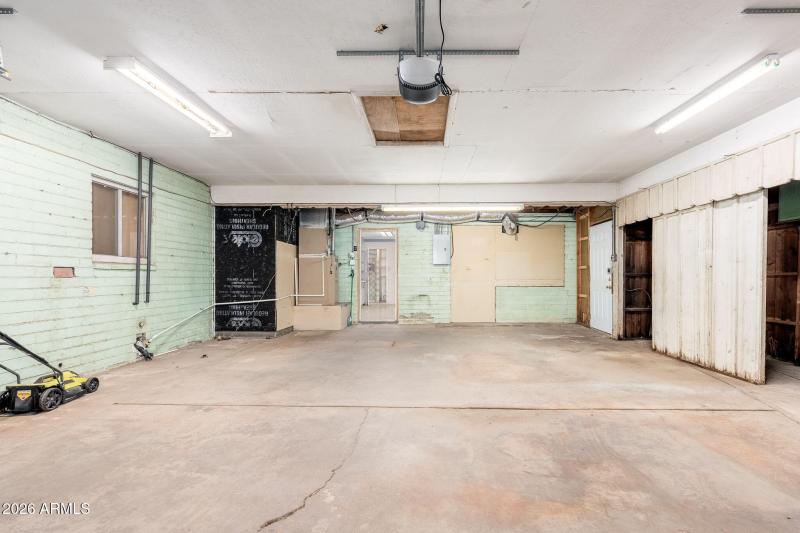 2320 E Fairmount Ave - 25