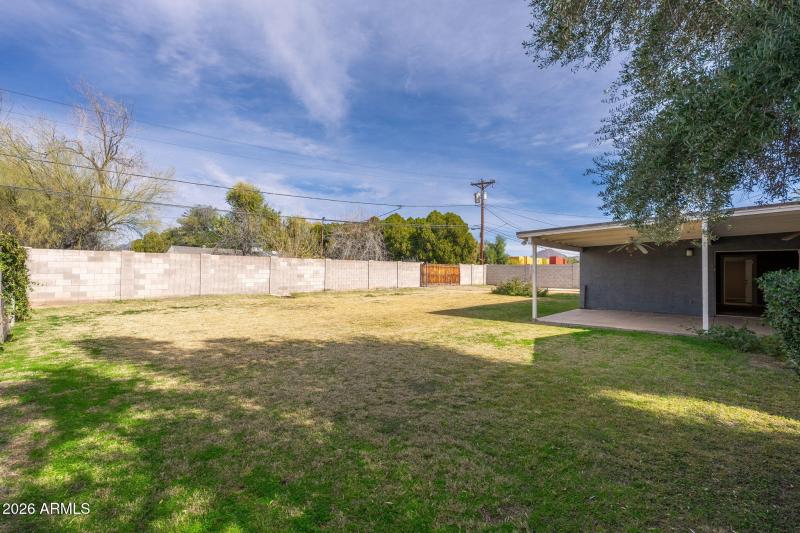 2320 E Fairmount Ave - 28