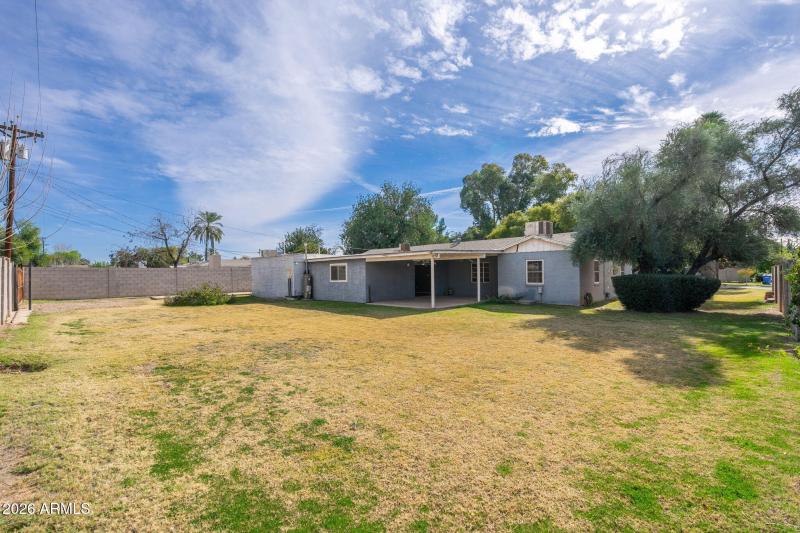 2320 E Fairmount Ave - 29