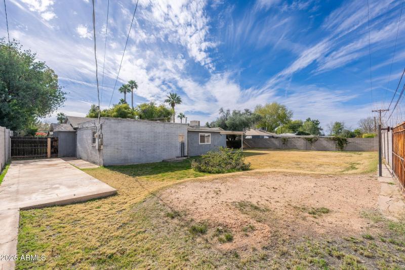 2320 E Fairmount Ave - 31