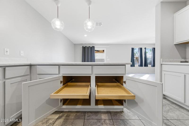 30-web-or-mls-40573 W Helen Ct-30