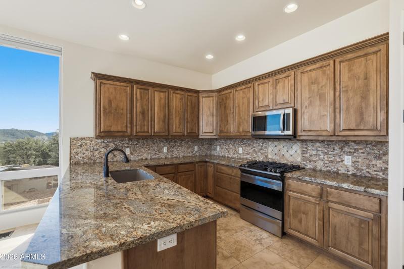 25 Buckskin - Kitchen