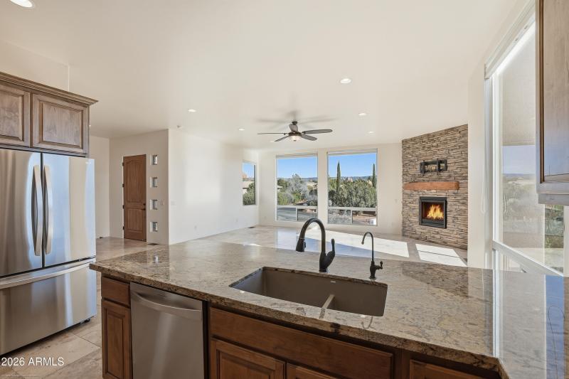 25 Buckskin - Kitchen