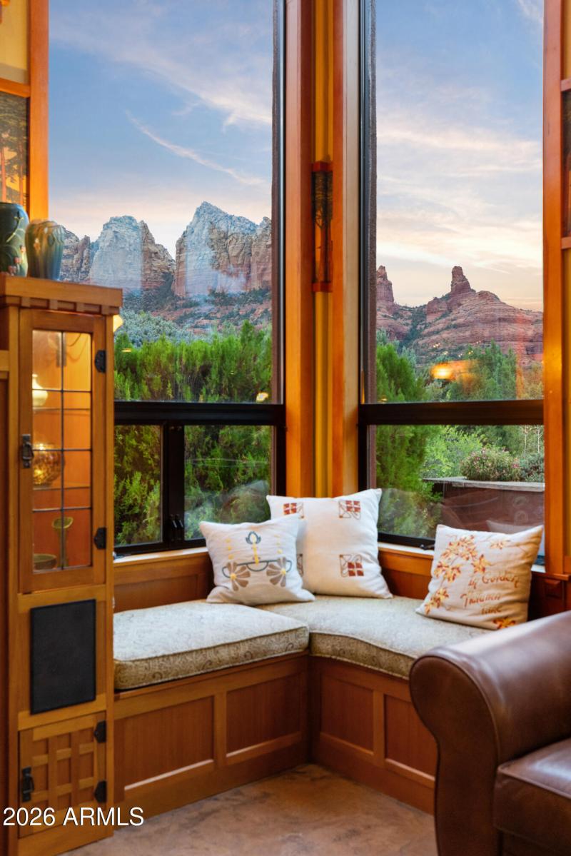 285 Navajo Trail - Reading Nook