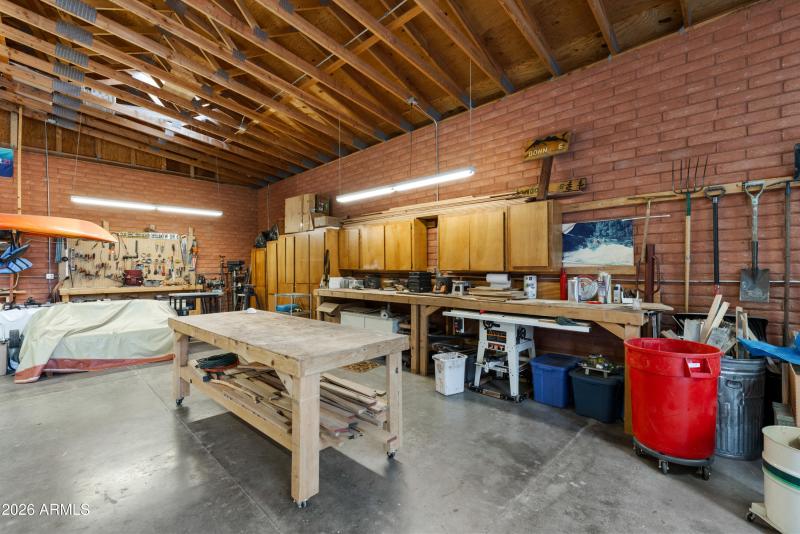 285 Navajo Trail - Massive RV Garage