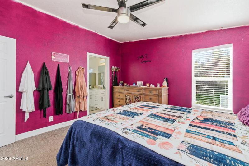 10-Primary Bedroom (2)