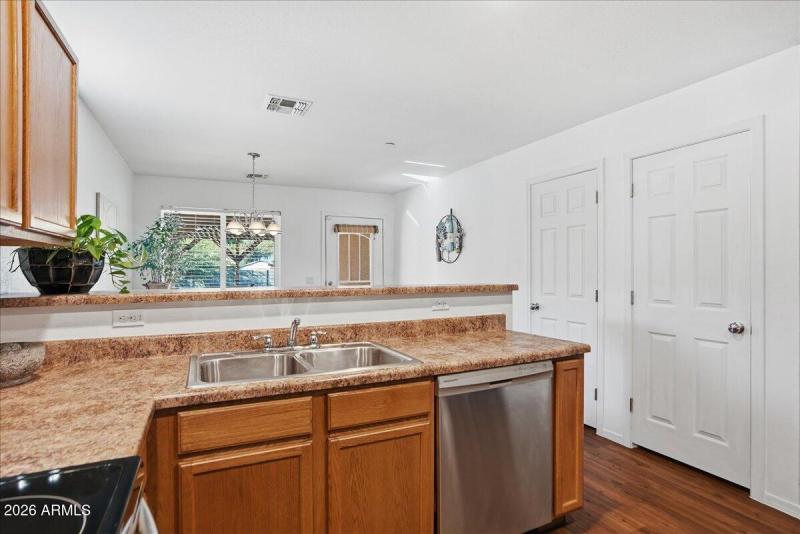 10-10330 N 86th Ave_RedHogMedia