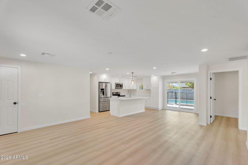 5-web-or-mls-3545 E Friess Dr-5