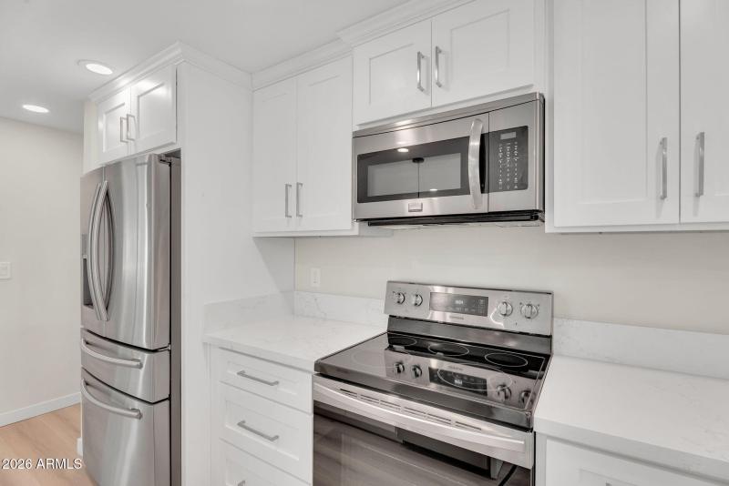 10-web-or-mls-3545 E Friess Dr-10