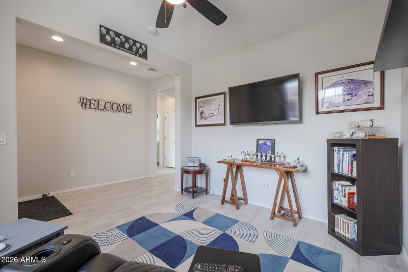 Den/Flex Room