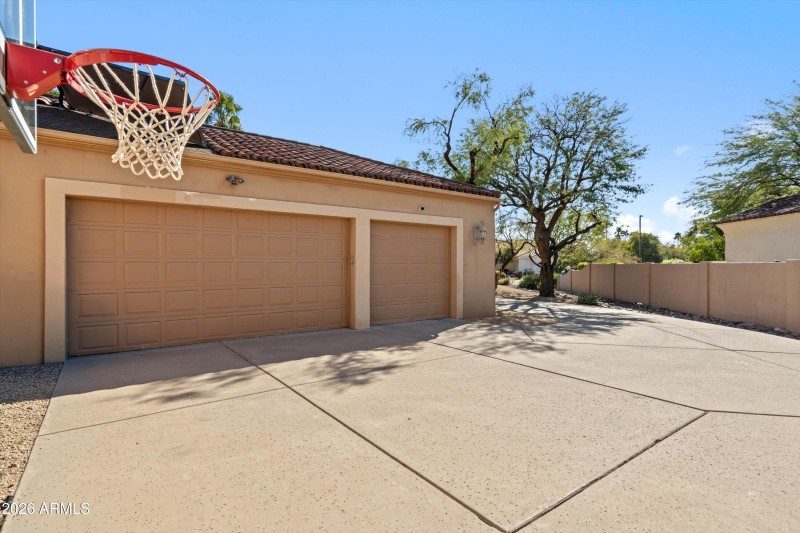 11-Garage View
