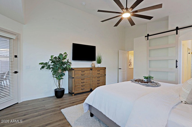 MasterBedroom2