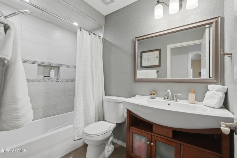 Upstairs bathroom 2