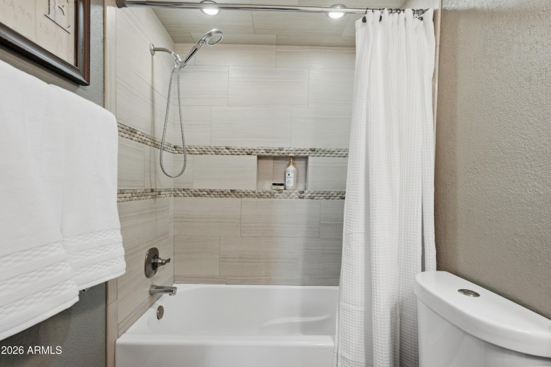 Tile tub surround