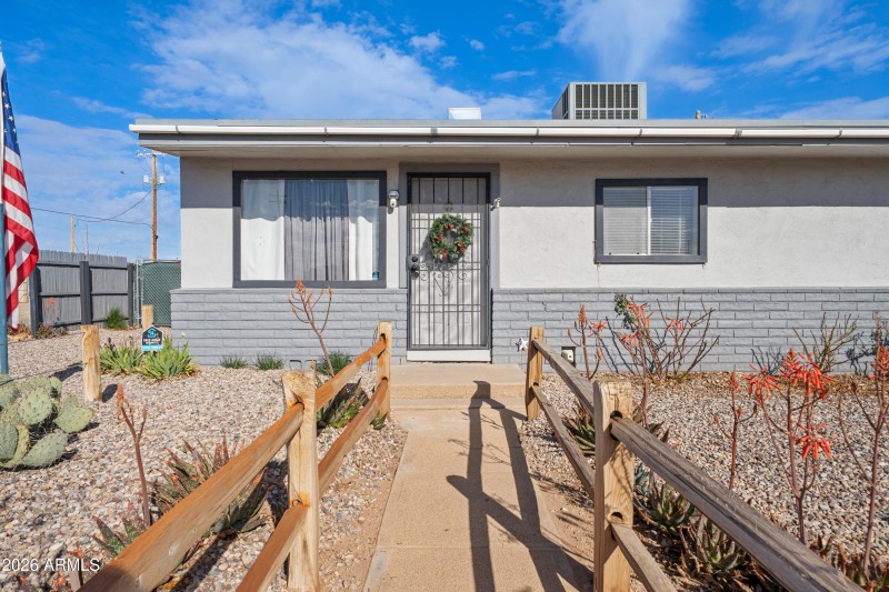 1 Front Exterior 5