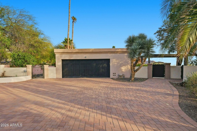 010_Exterior Front Garage