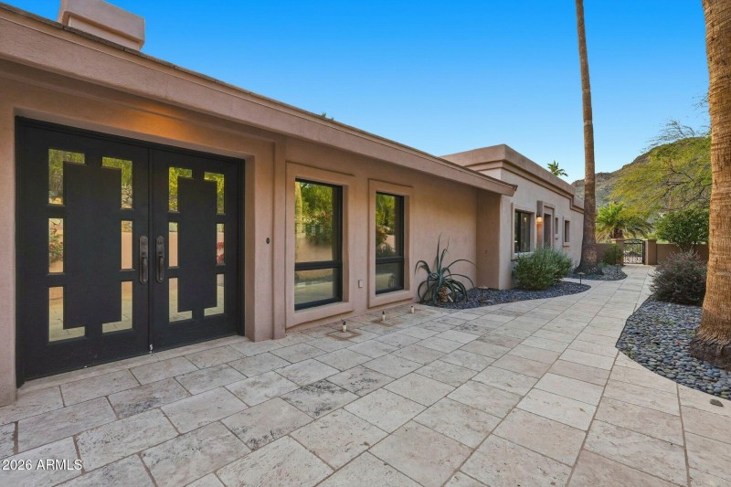 013_Exterior Front