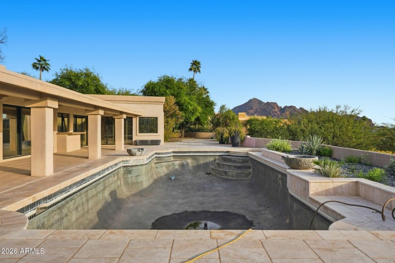 031_Pool Views