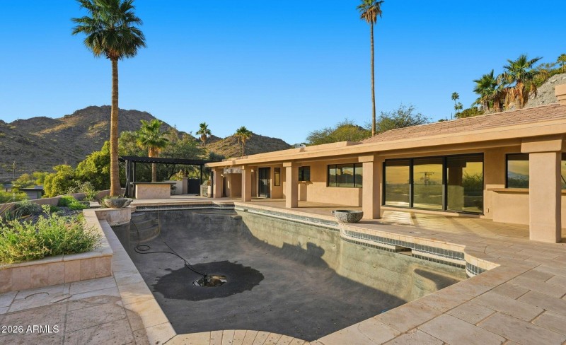 033_Pool Views