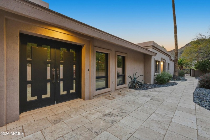 041_Twilight Exterior Front
