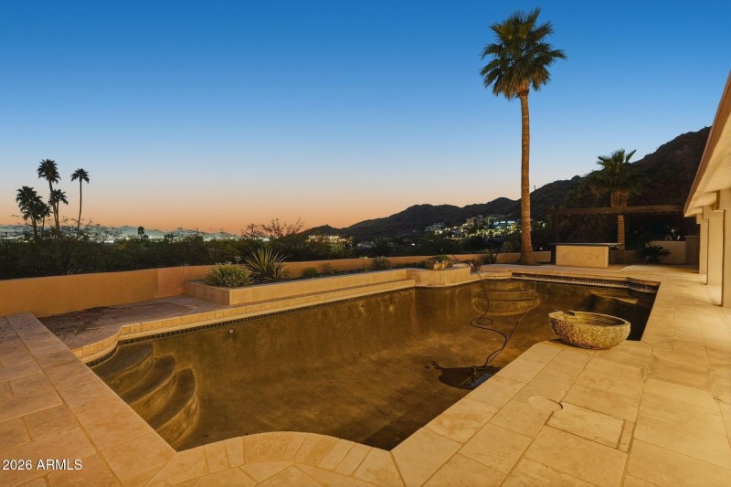 048_Twilight Pool Views