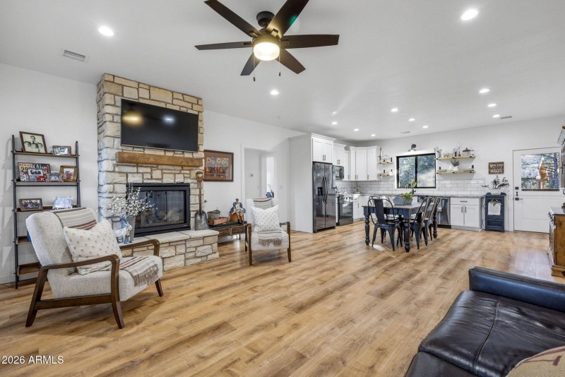 2225RoundaboutWay-HeberOvergaard-AZ-12