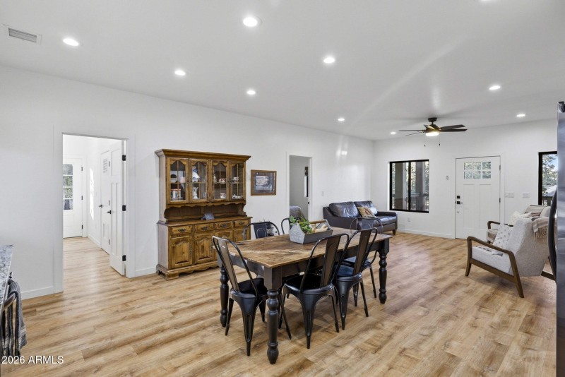 2225RoundaboutWay-HeberOvergaard-AZ-16