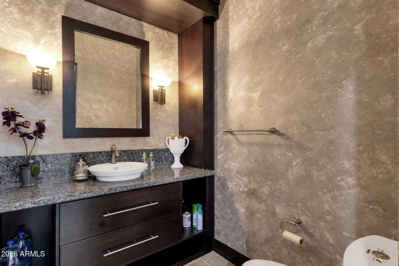 1/2 bath