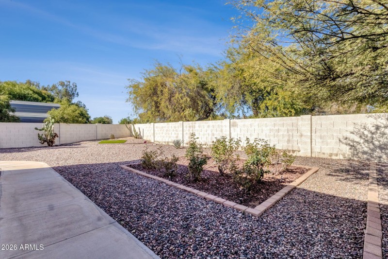 62-web-or-mls-7320-e-sweetwater-ave