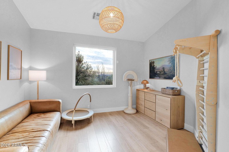 Guest bedroom