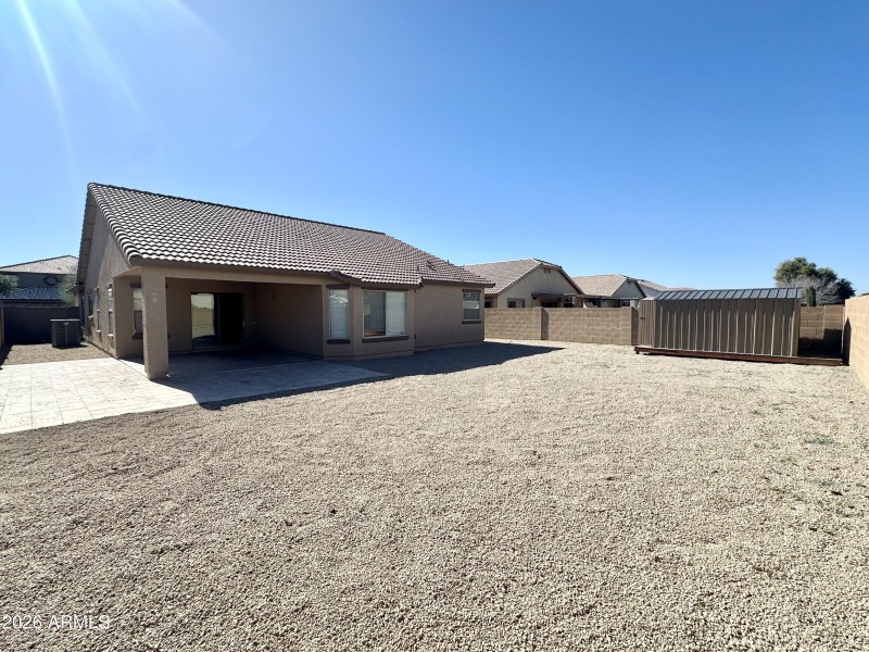 EXTRA LARGE BACKYARD